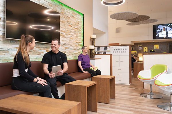 fitness_connection_gl_empfang_lounge_02600x400px__rgb